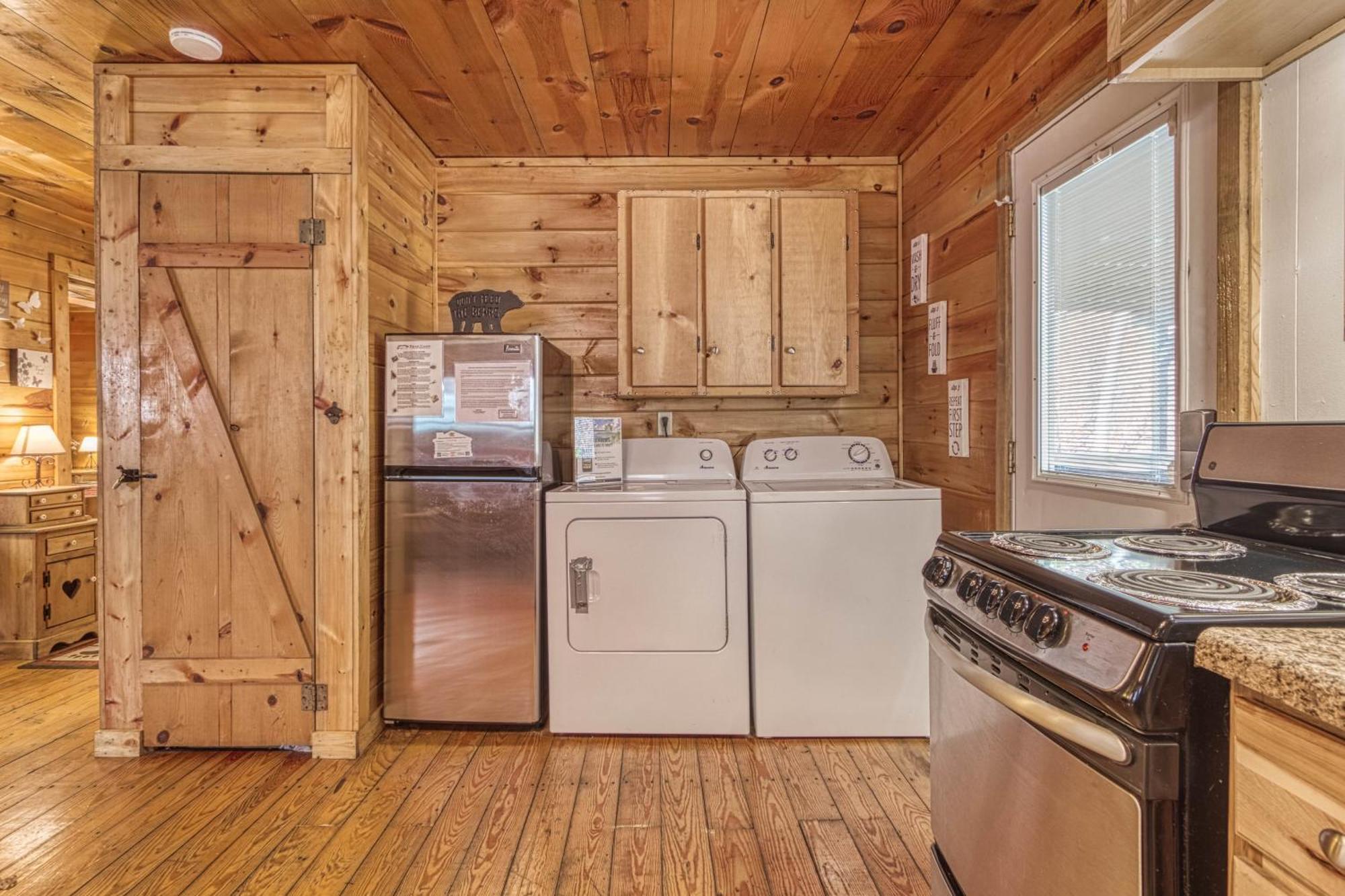 Bear Den, Hot Tub, 1089 Of Free Attraction Tickets For Each Paid Day, Dollywood And More! Sevierville Pokoj fotografie